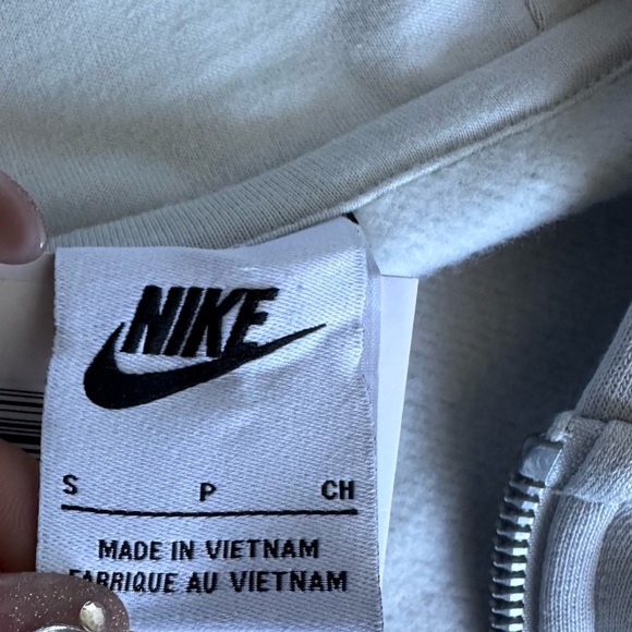 Nike Cream Hoodie with Silver Zipper - Picture 4 of 16